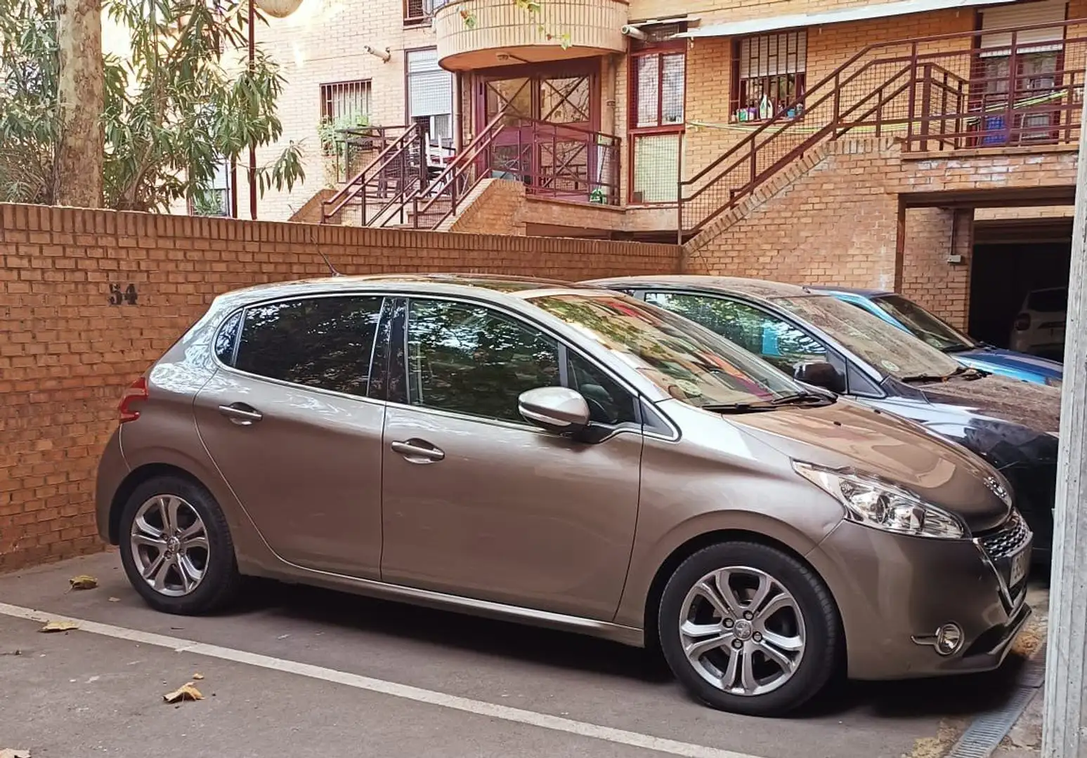 Peugeot 208 1.6e-HDi Allure CMP 5P Beige - 1