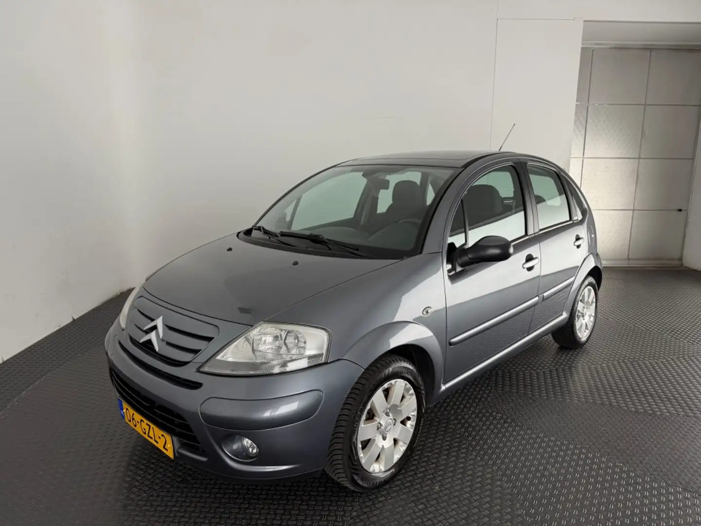 Citroen C3 1.4i-16V Exclusive Panoramsich dak/cruise/climate/ Grijs - 2
