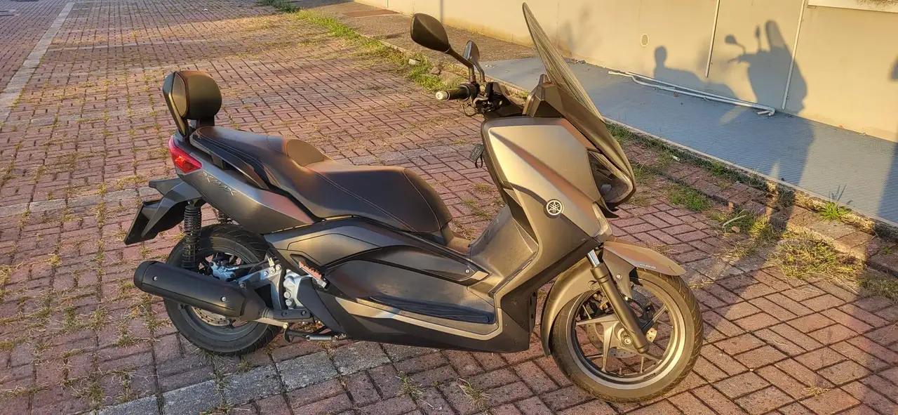 Yamaha X-Max 250