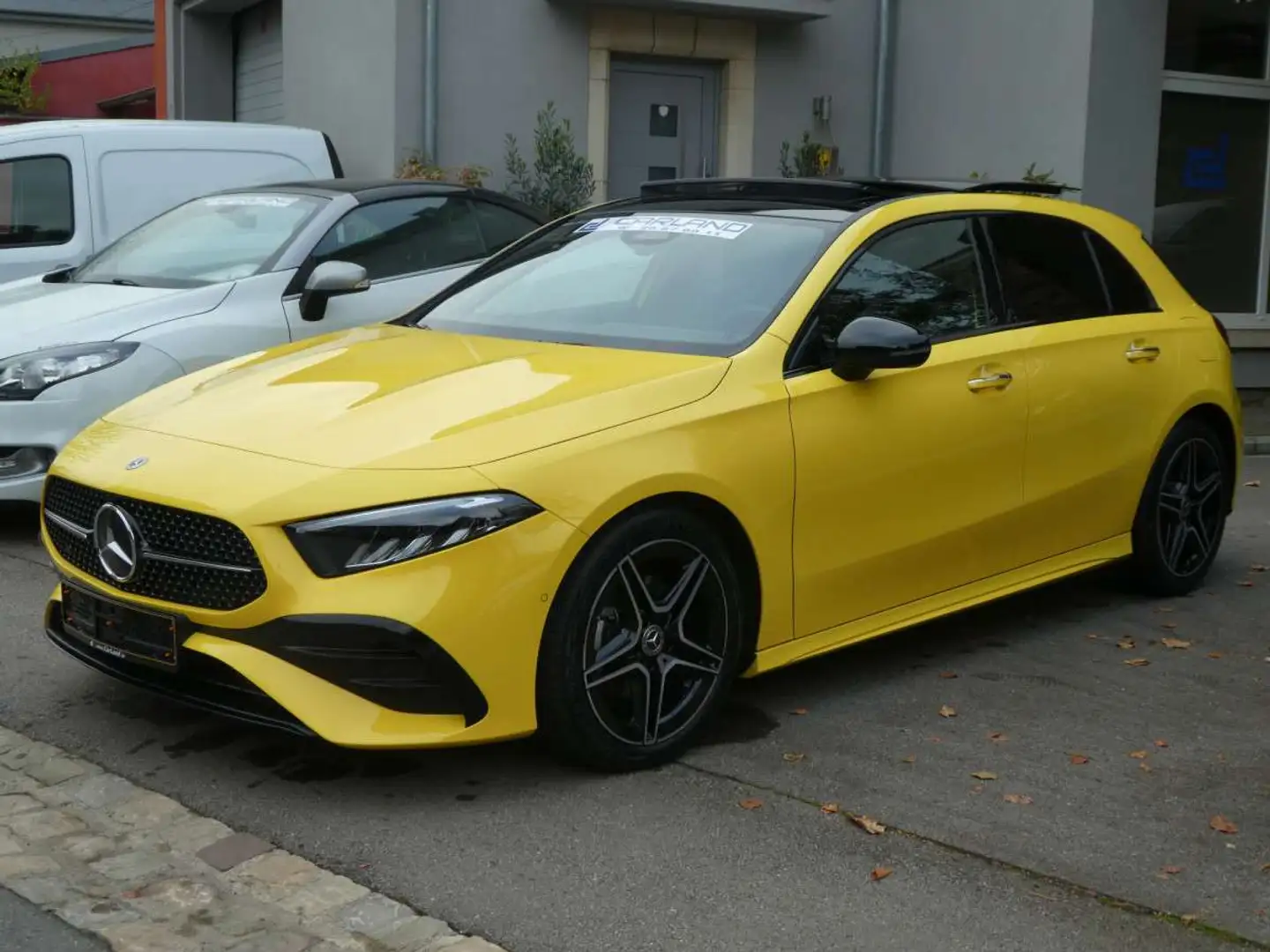 Mercedes-Benz A 180 AMG Line Sport 7G-DCT Jaune - 1