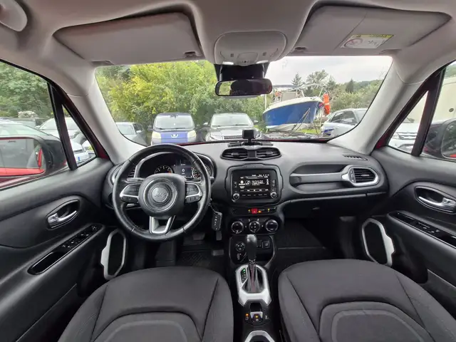 Jeep Renegade view 13