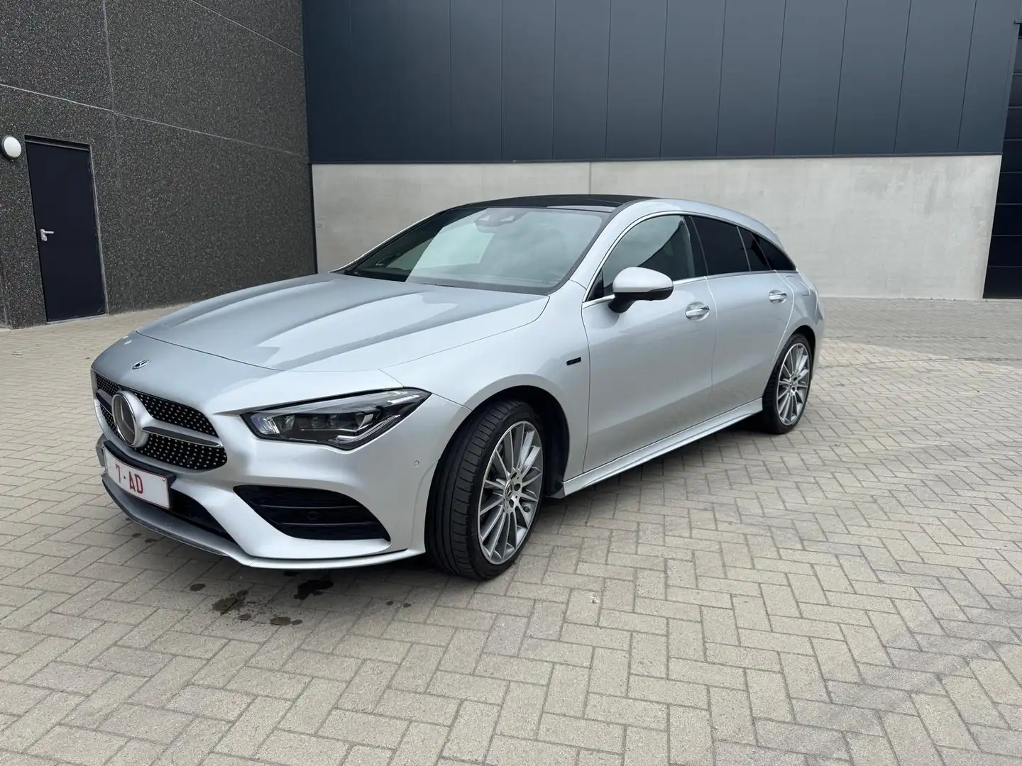 Mercedes-Benz CLA 250 CLA 250 e Shooting Brake 8G-DCT AMG Line Zilver - 2