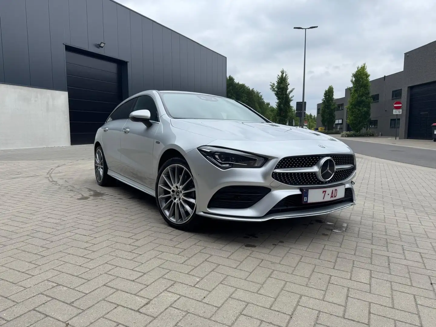 Mercedes-Benz CLA 250 CLA 250 e Shooting Brake 8G-DCT AMG Line Zilver - 1