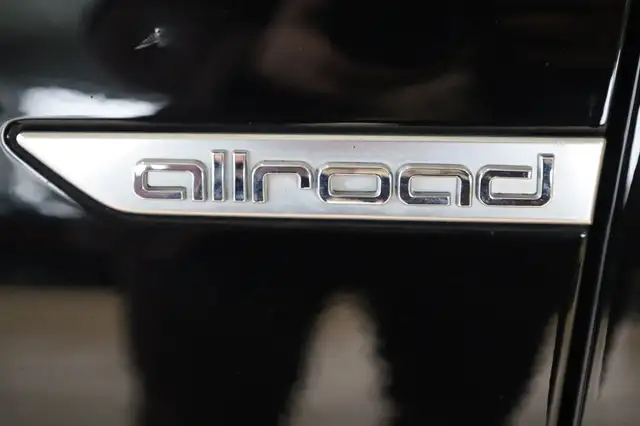 Audi A4 view 11