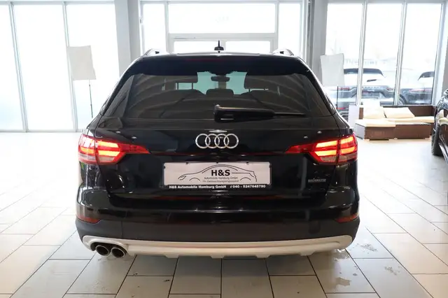 Audi A4 view 4