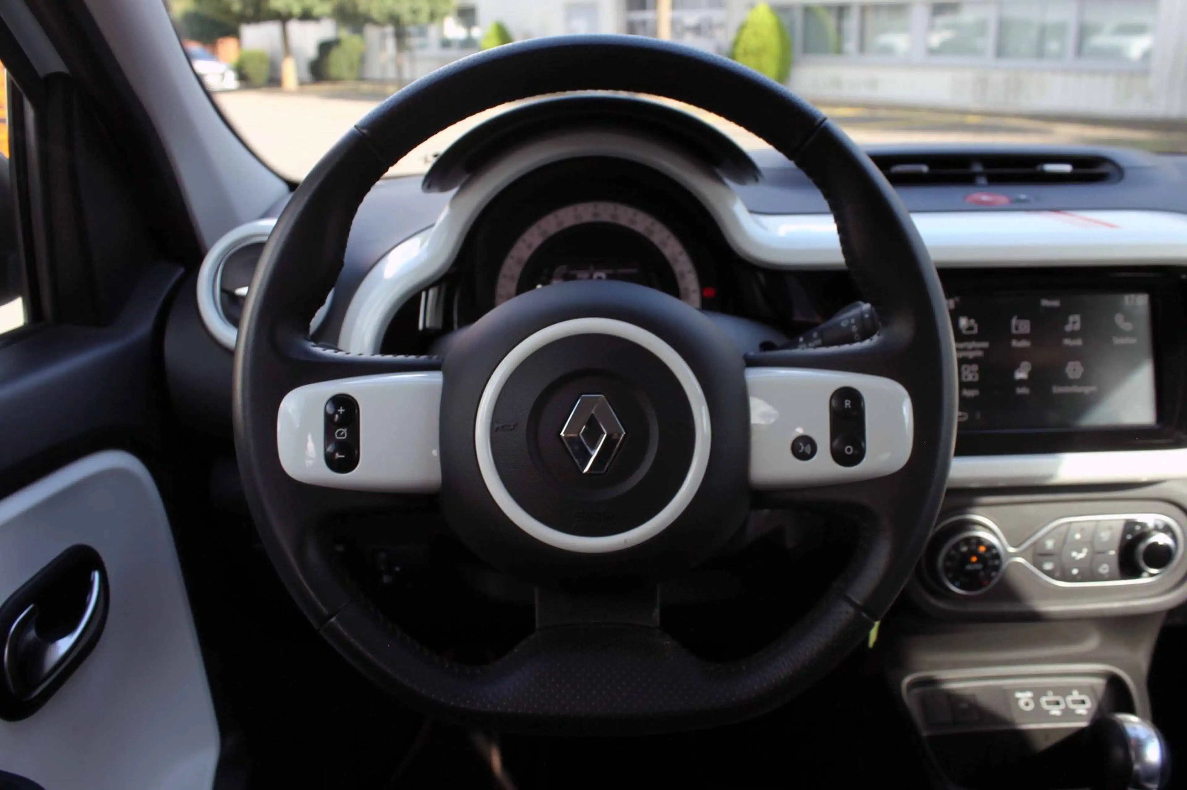 Renault Twingo Vibes Electric 21kWh KAM PDC SHZ KLIMA BT — photo 8