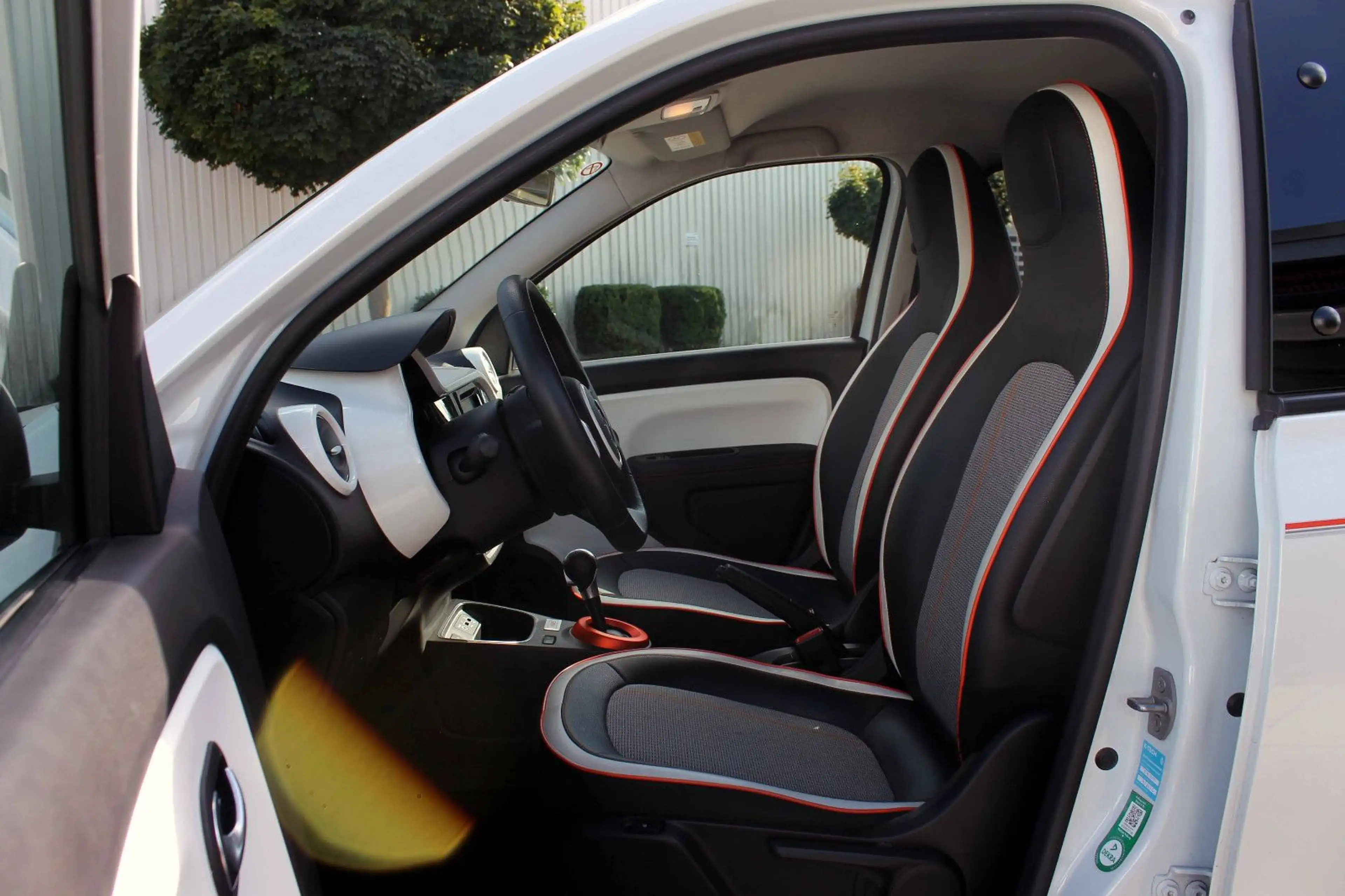 Renault Twingo Vibes Electric 21kWh KAM PDC SHZ KLIMA BT — photo 7