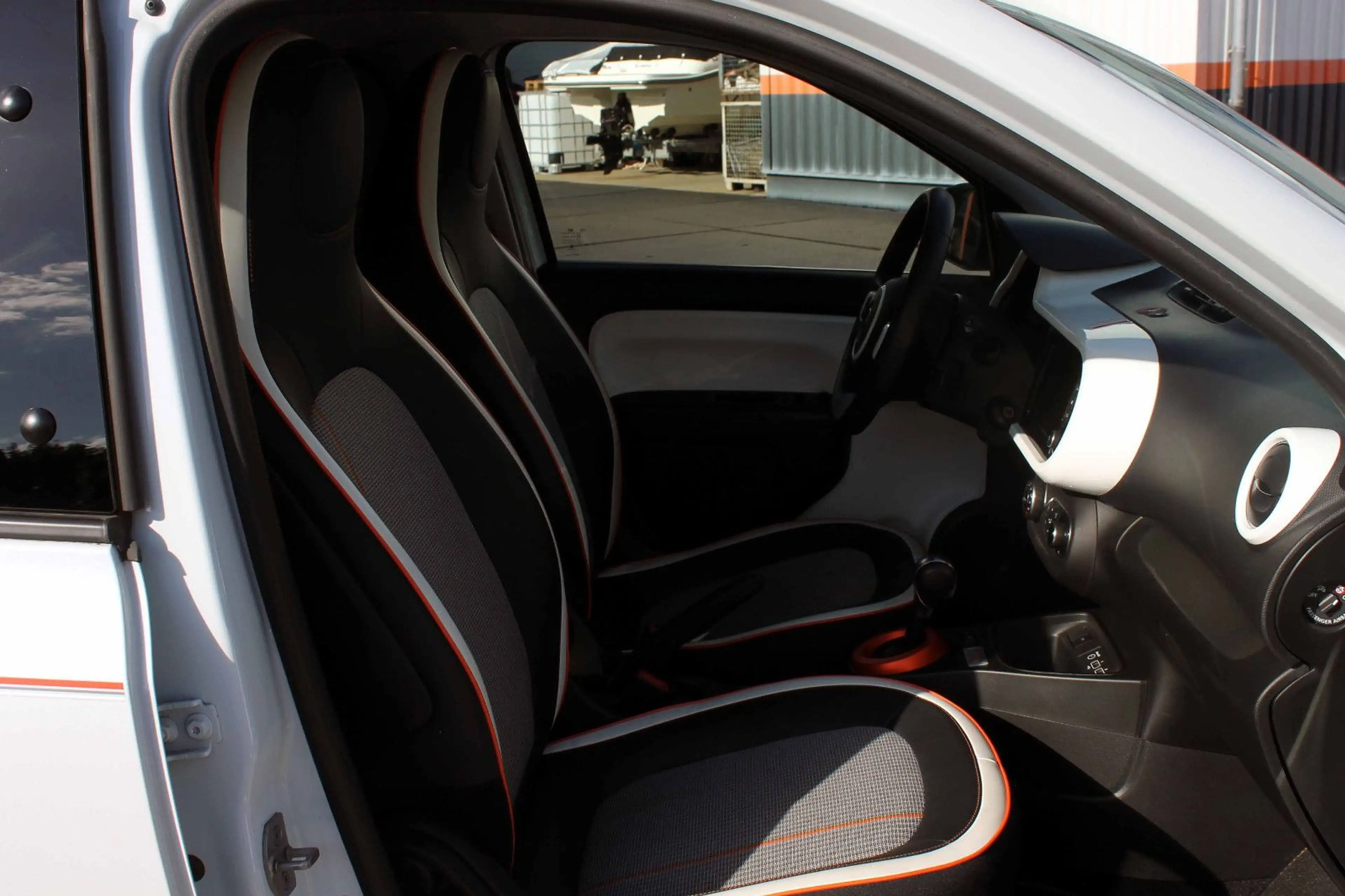 Renault Twingo Vibes Electric 21kWh KAM PDC SHZ KLIMA BT — photo 14