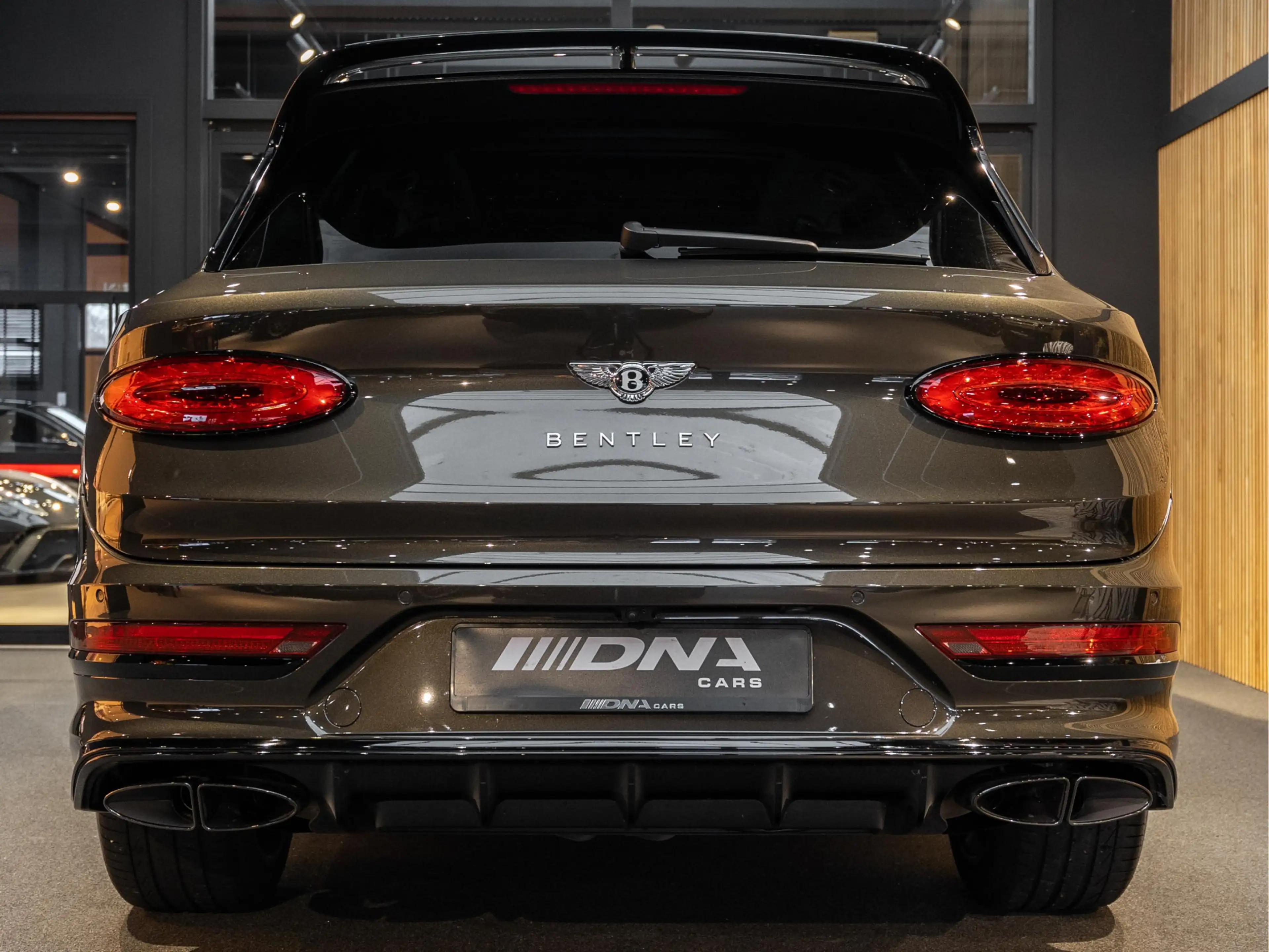 Bentley Bentayga V8 S Touring Package Mandarin NAIM 4.0 V8 S — photo 4
