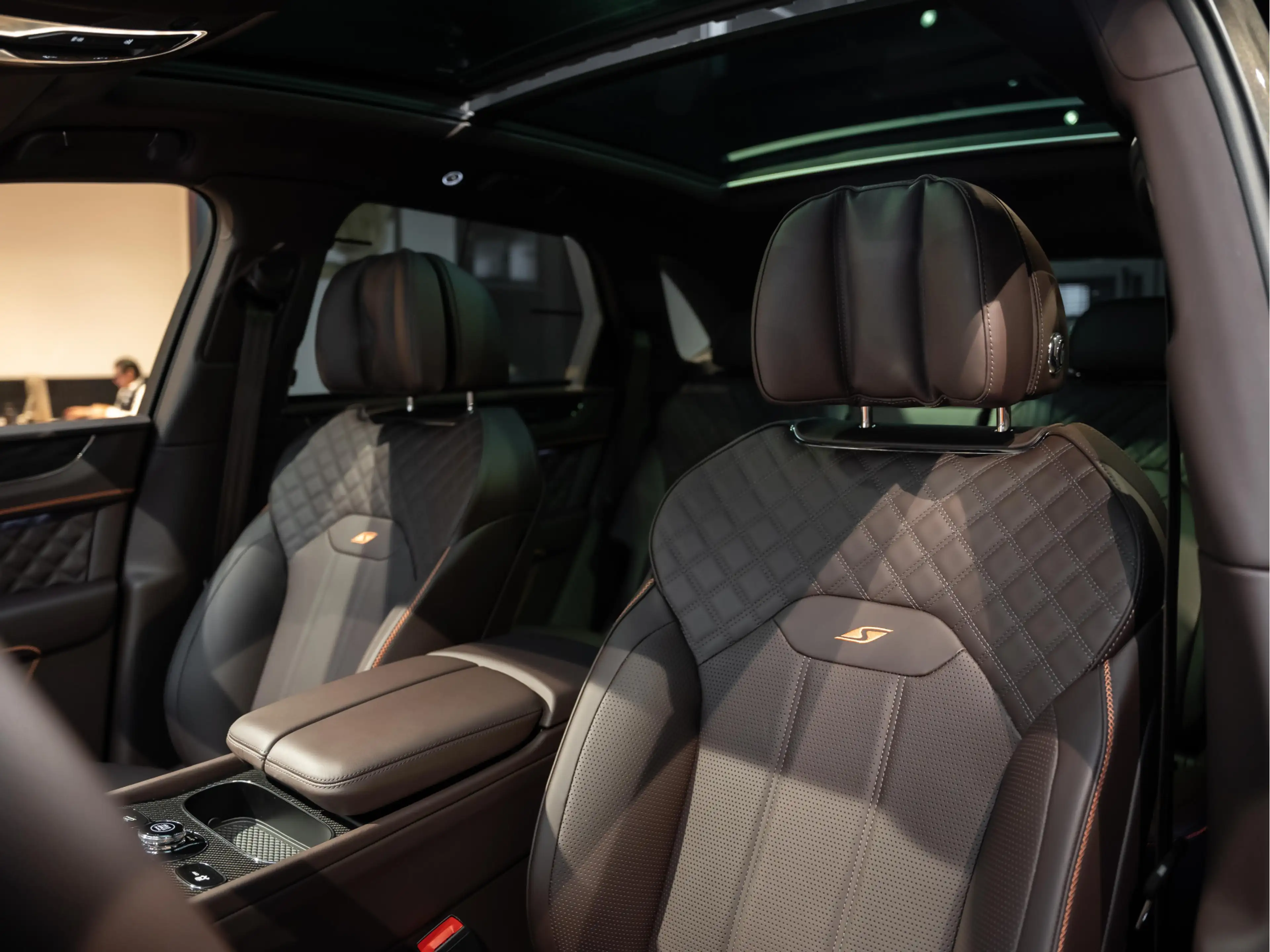 Bentley Bentayga V8 S Touring Package Mandarin NAIM 4.0 V8 S — photo 9