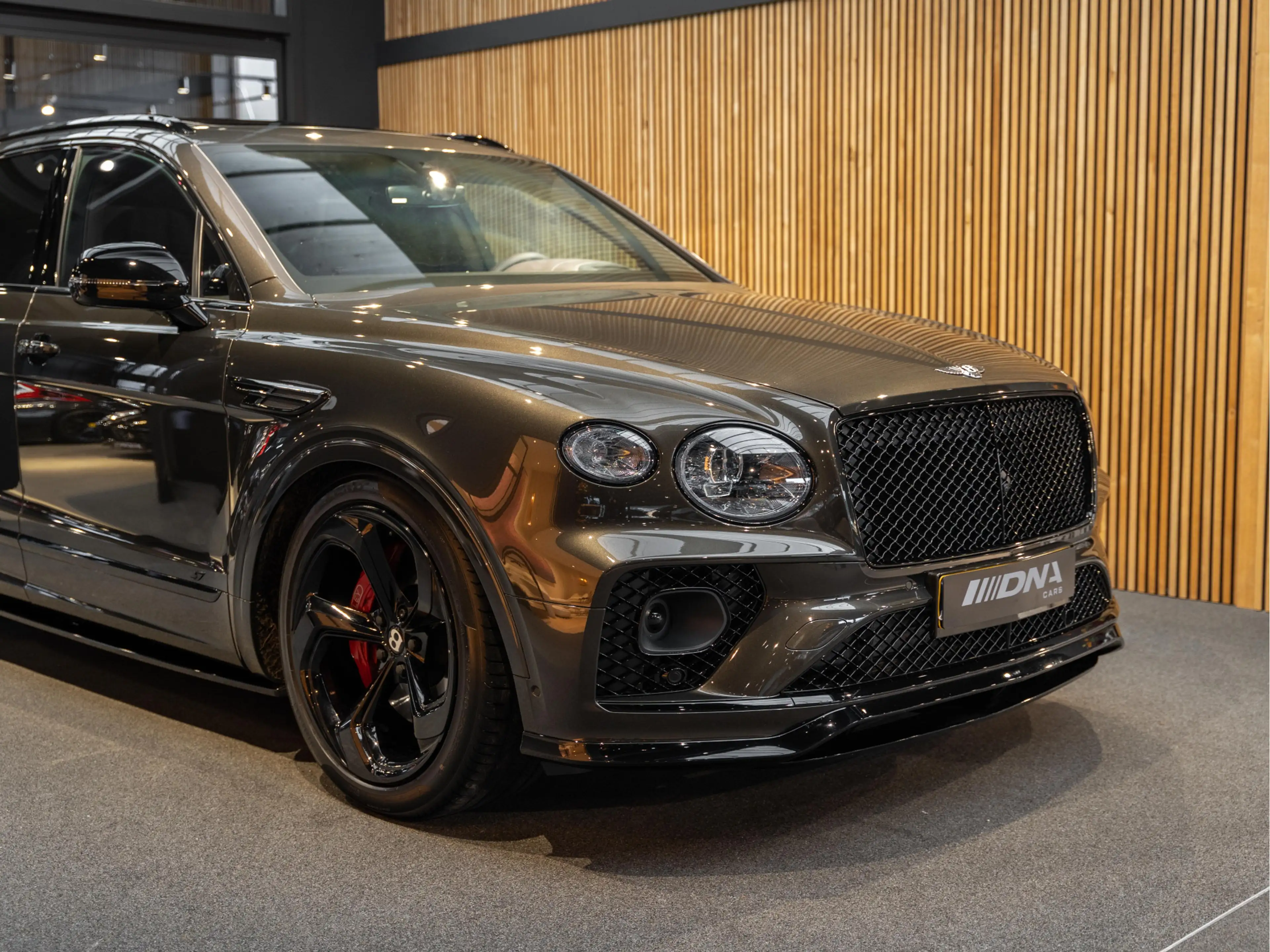 Bentley Bentayga V8 S Touring Package Mandarin NAIM 4.0 V8 S — photo 10
