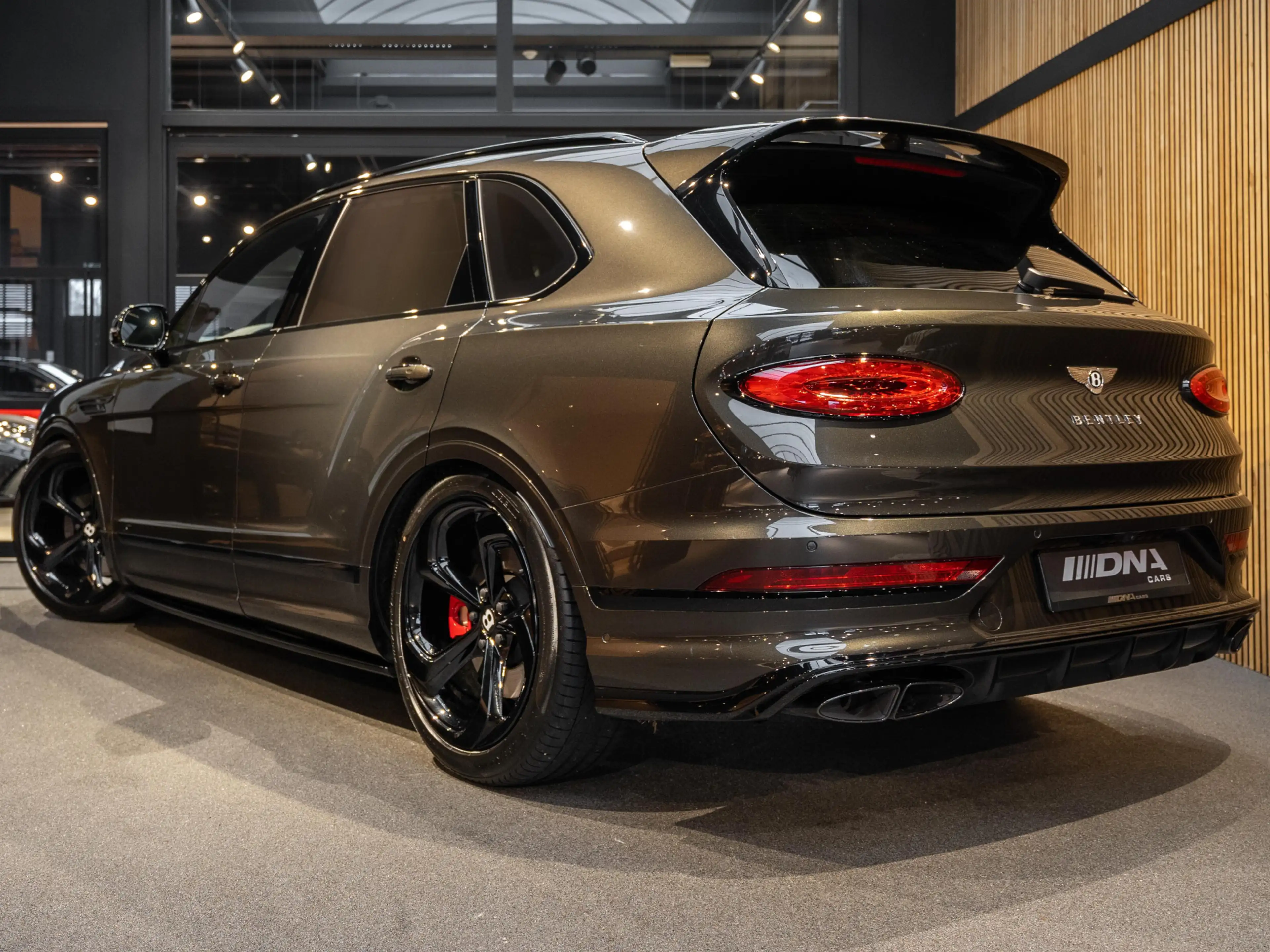 Bentley Bentayga V8 S Touring Package Mandarin NAIM 4.0 V8 S — photo 5