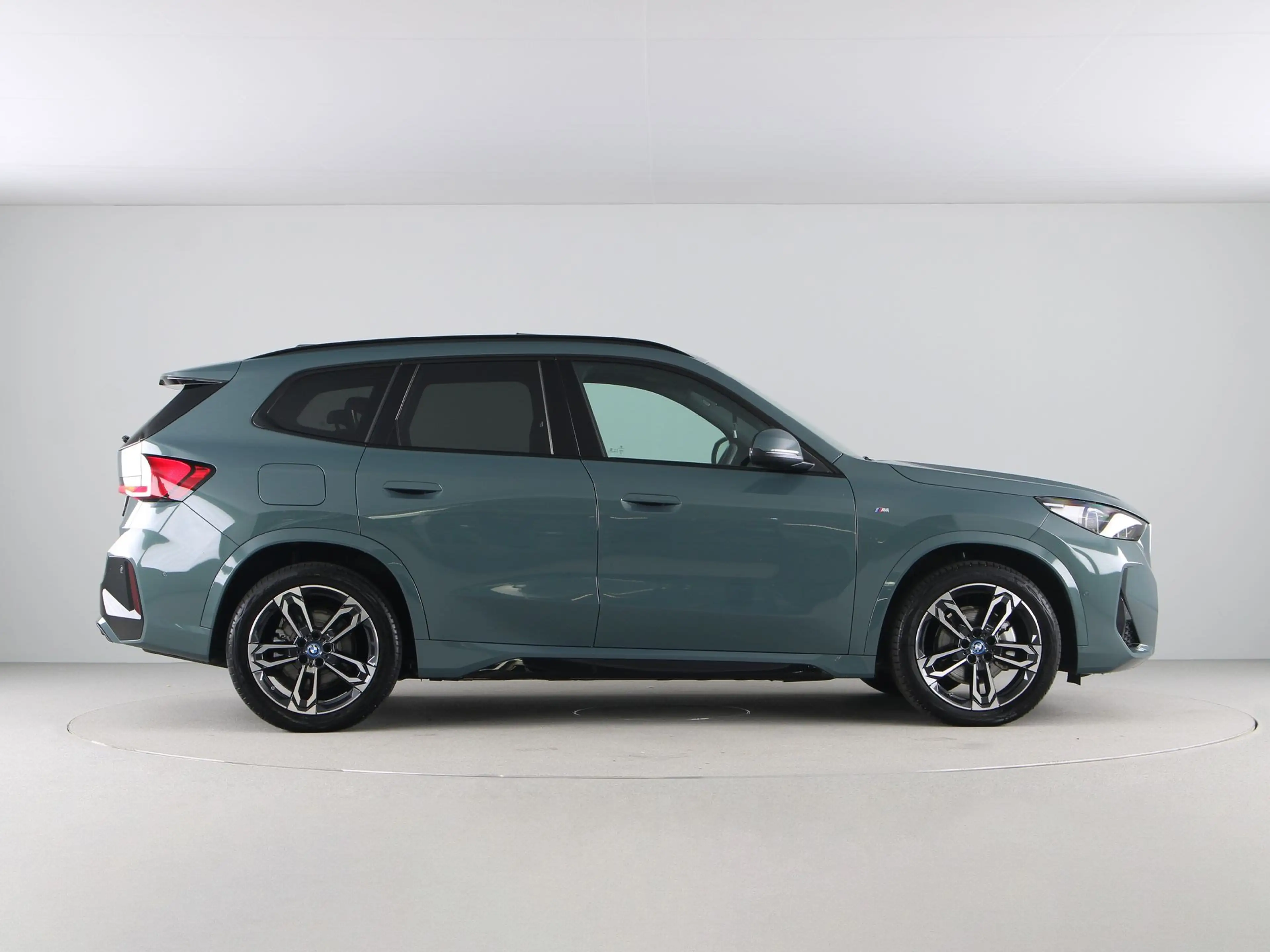 BMW iX1 eDrive20 67 kWh M Sport — photo 8