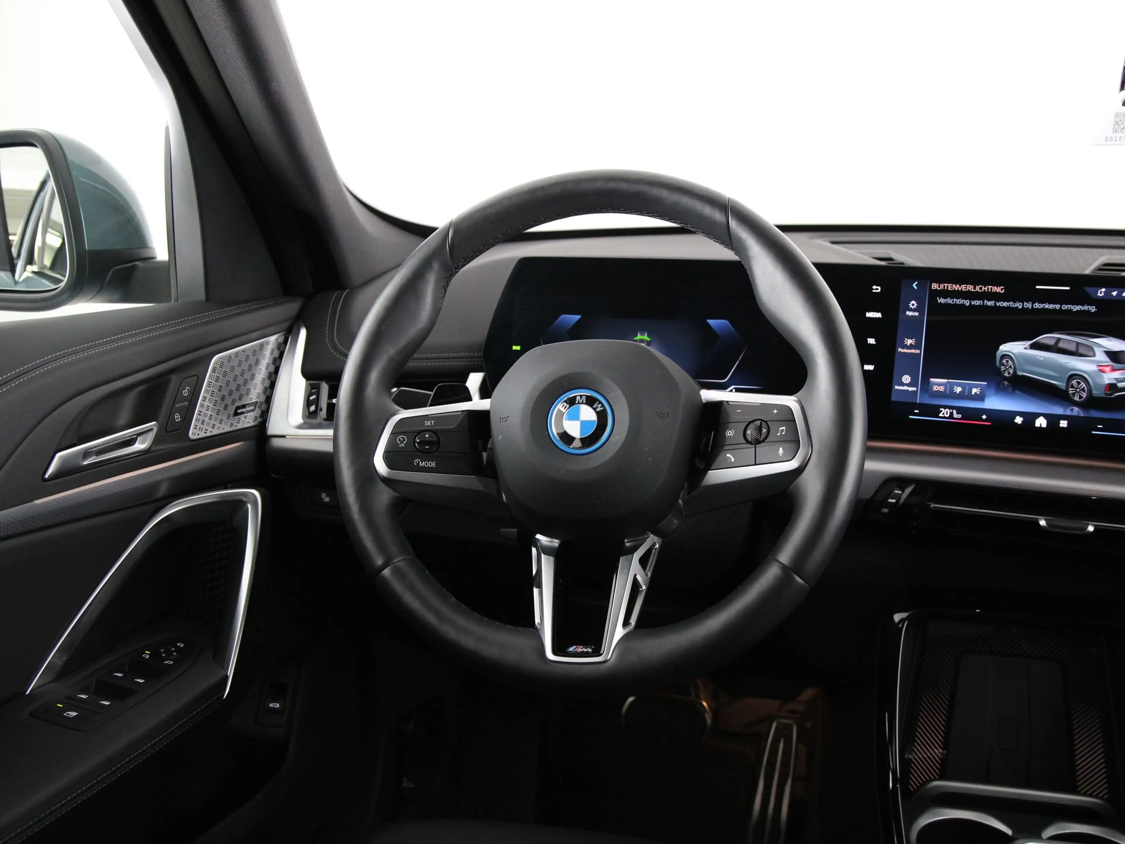 BMW iX1 eDrive20 67 kWh M Sport — photo 2