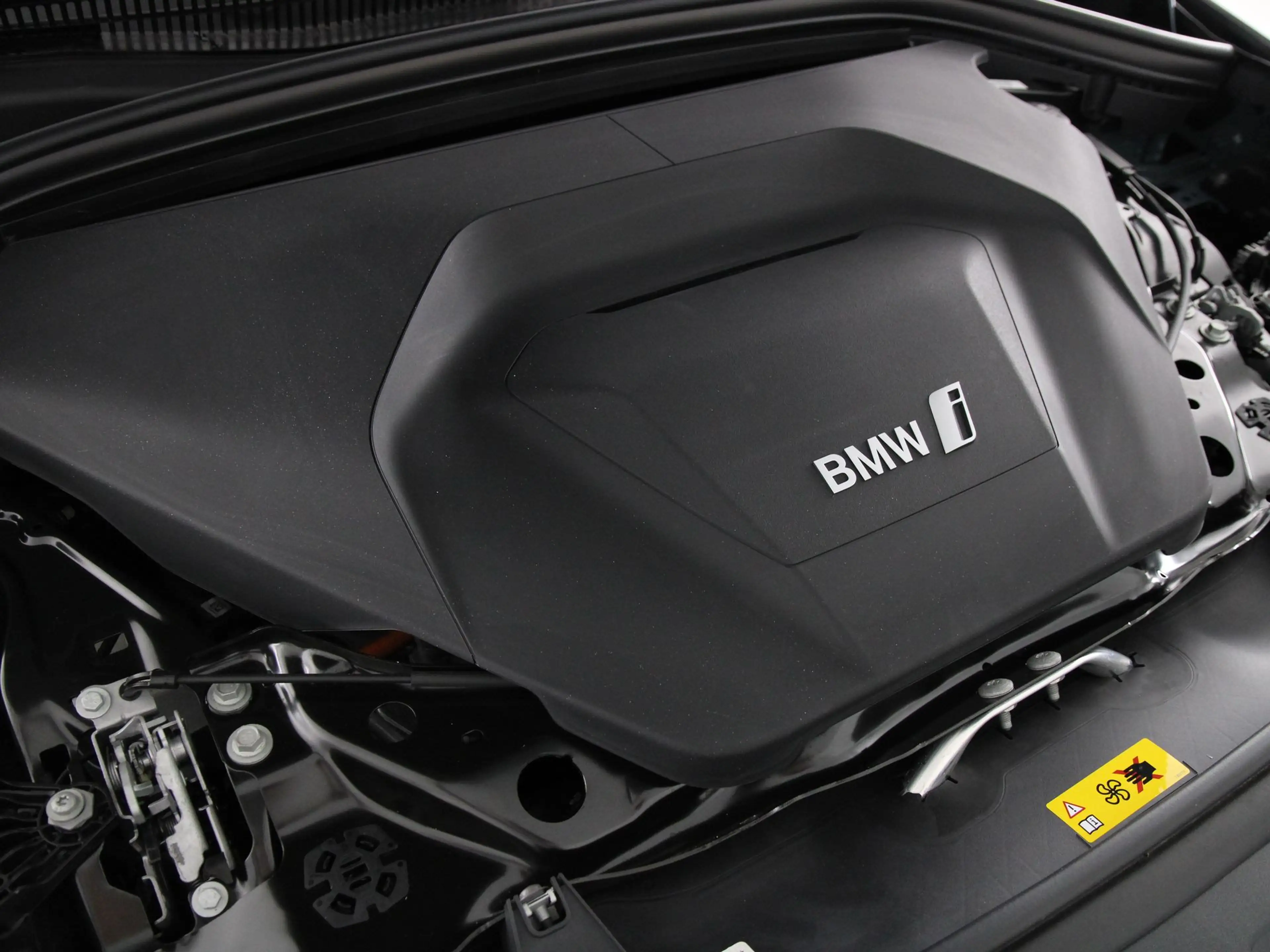 BMW iX1 eDrive20 67 kWh M Sport — photo 4