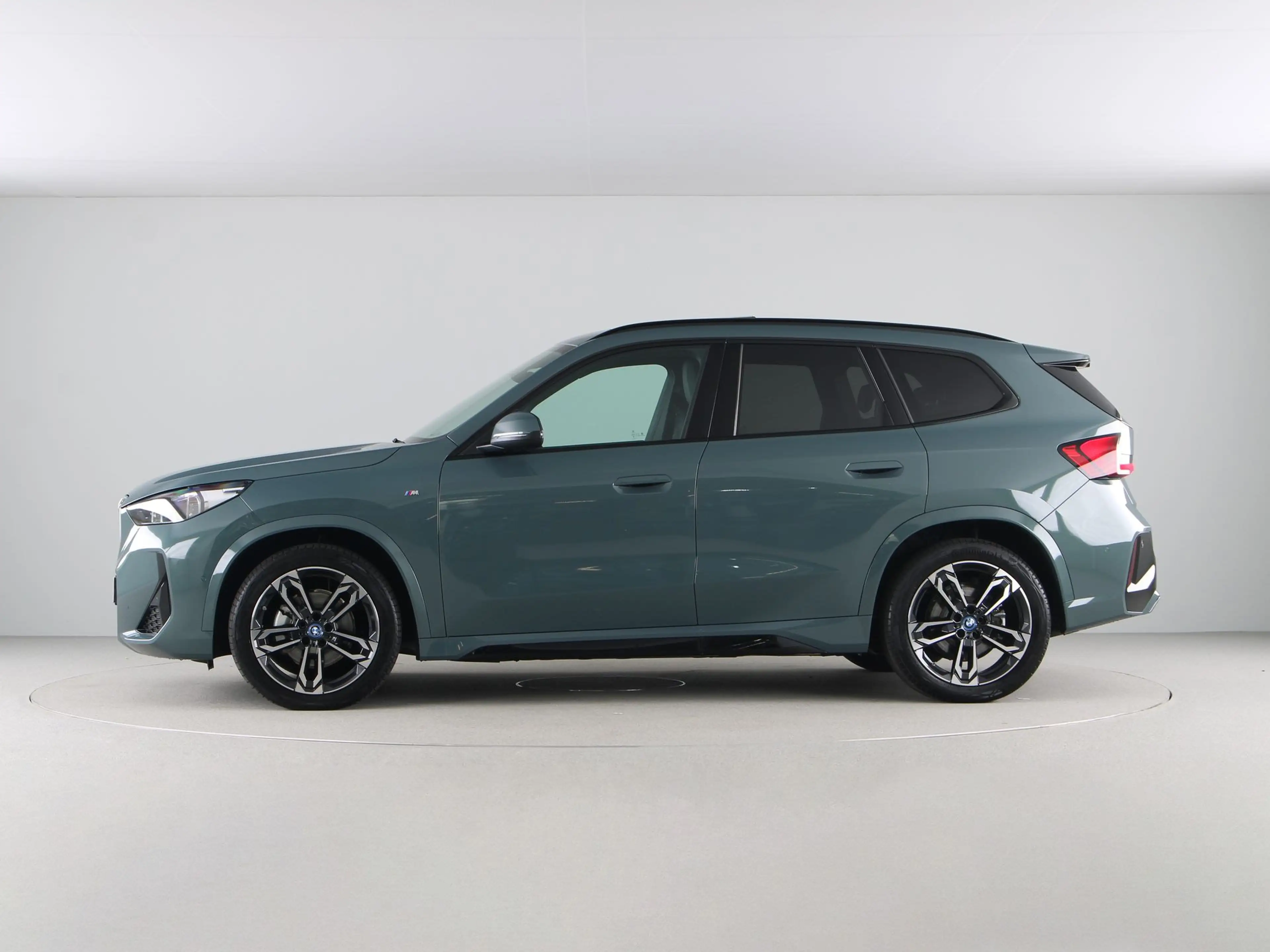 BMW iX1 eDrive20 67 kWh M Sport — photo 12