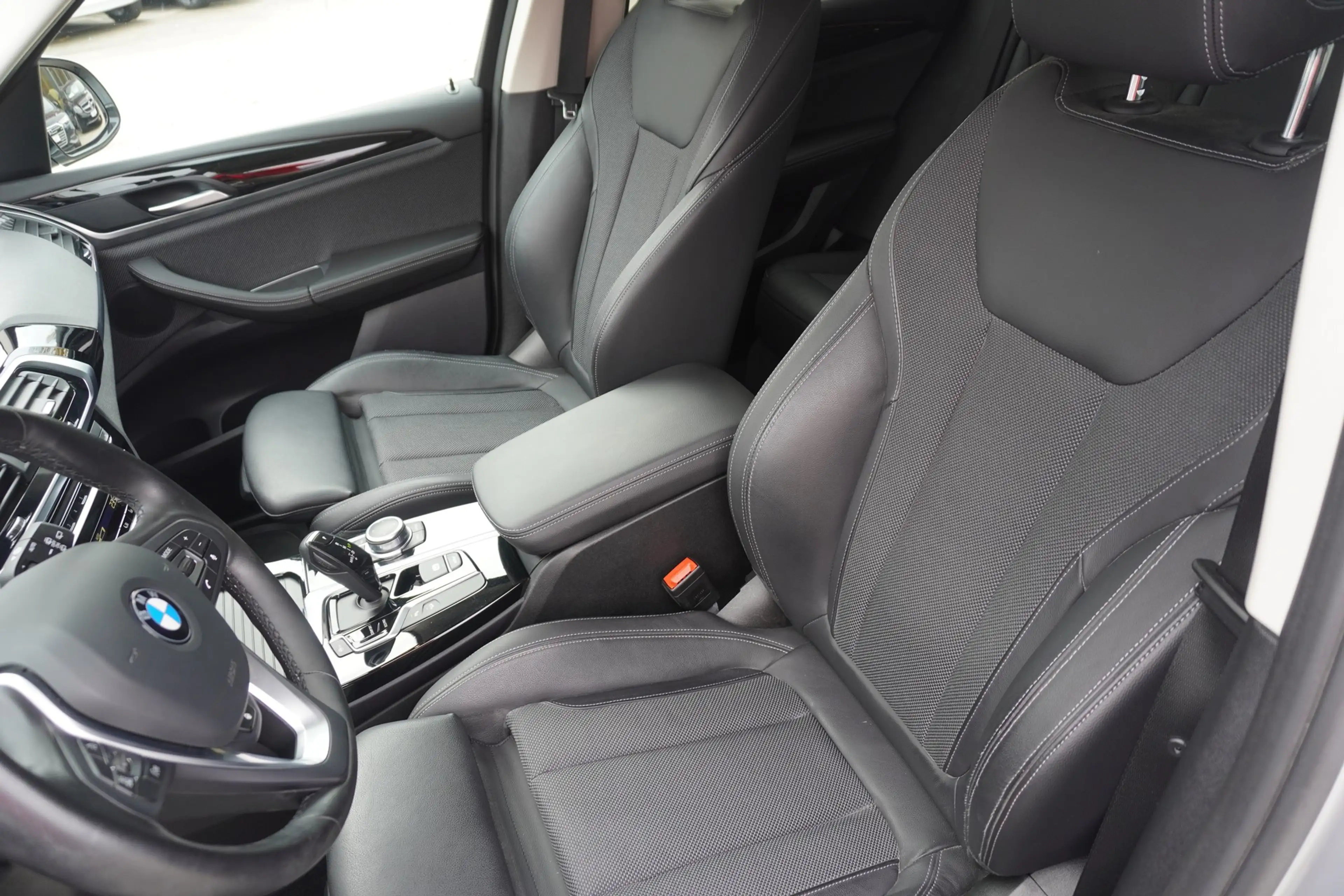 BMW X3 xDrive 20 i xLine LED Navi AHK Kamera — photo 9