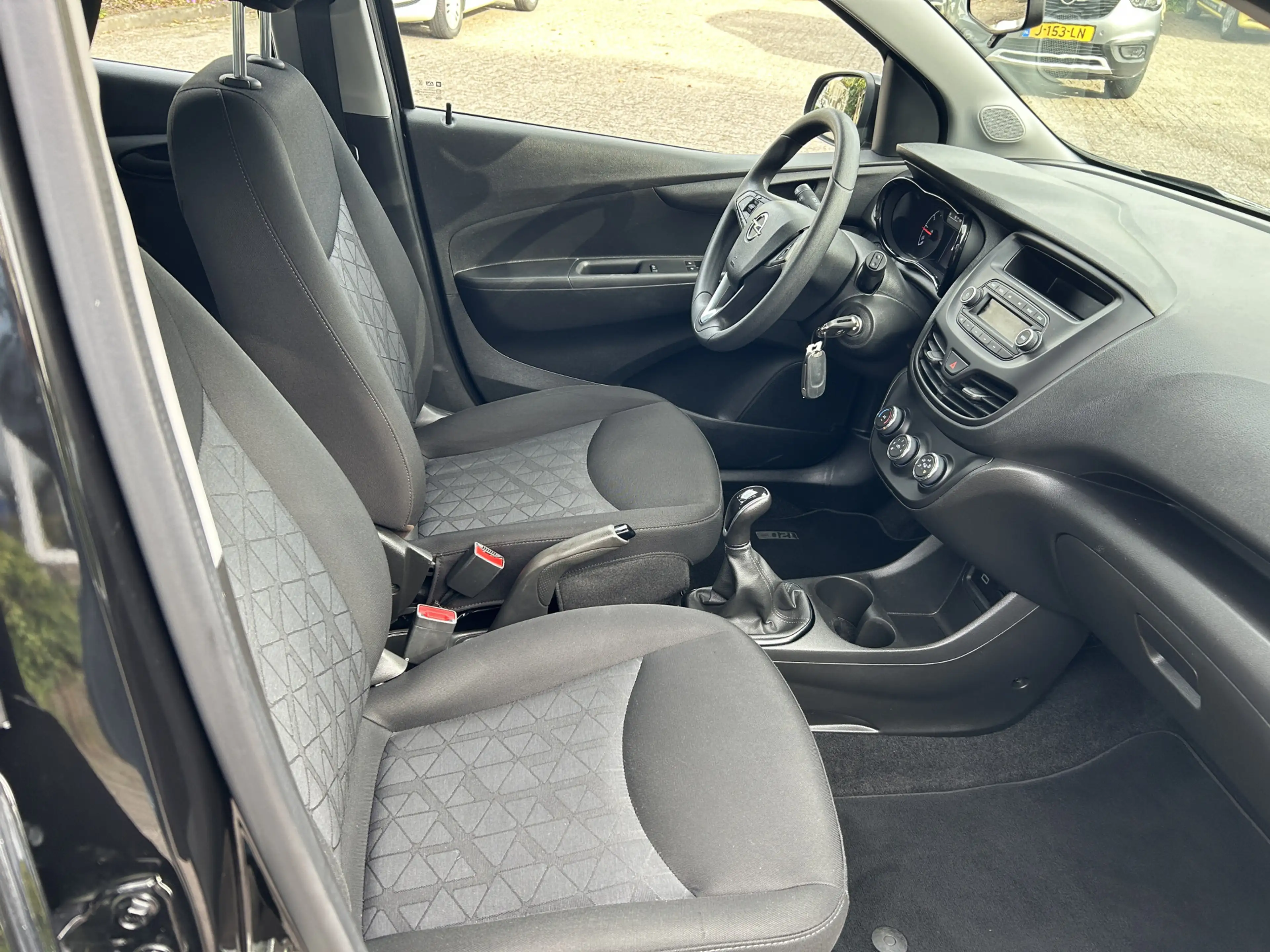 Opel Karl 1.0 ecoFLEX 120 Jaar Edition — photo 12