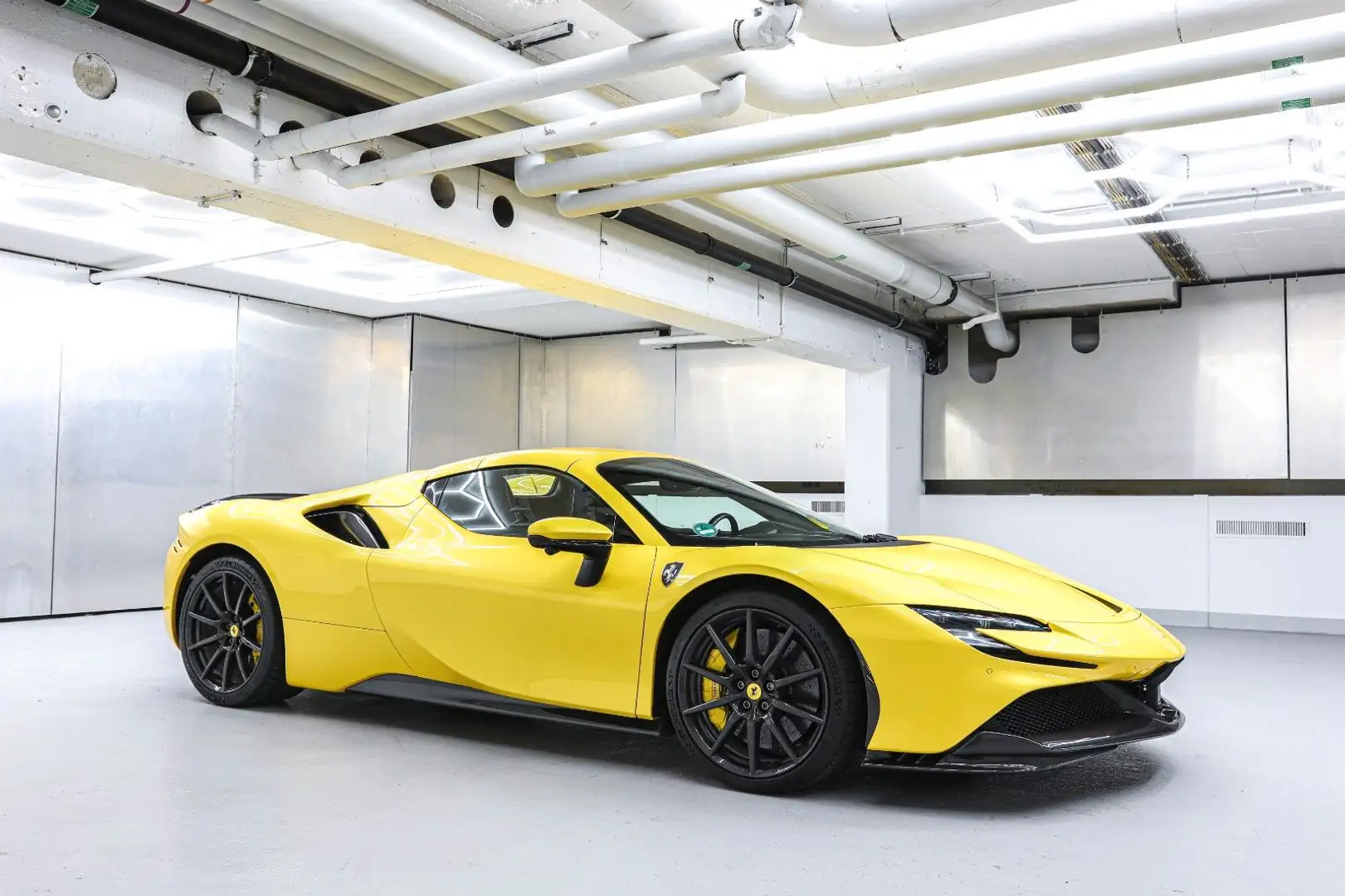 Ferrari SF90 Spider Fiorano Package Carbonräder Galben - 2