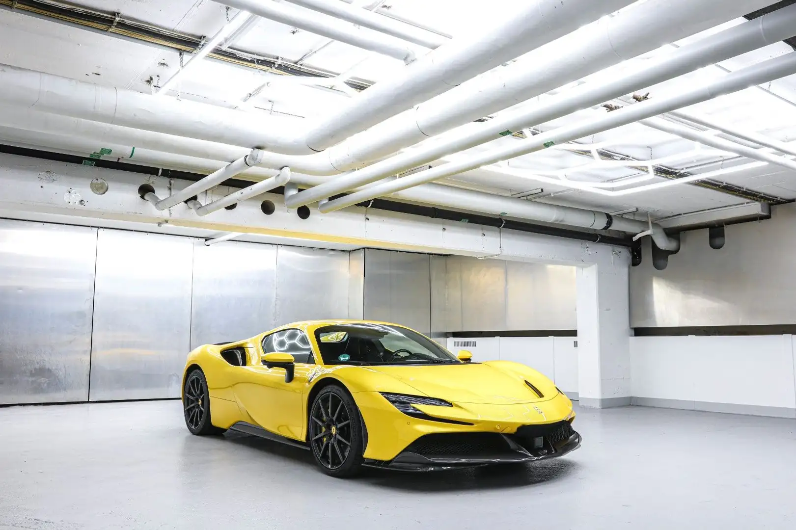 Ferrari SF90 Spider Fiorano Package Carbonräder Galben - 1