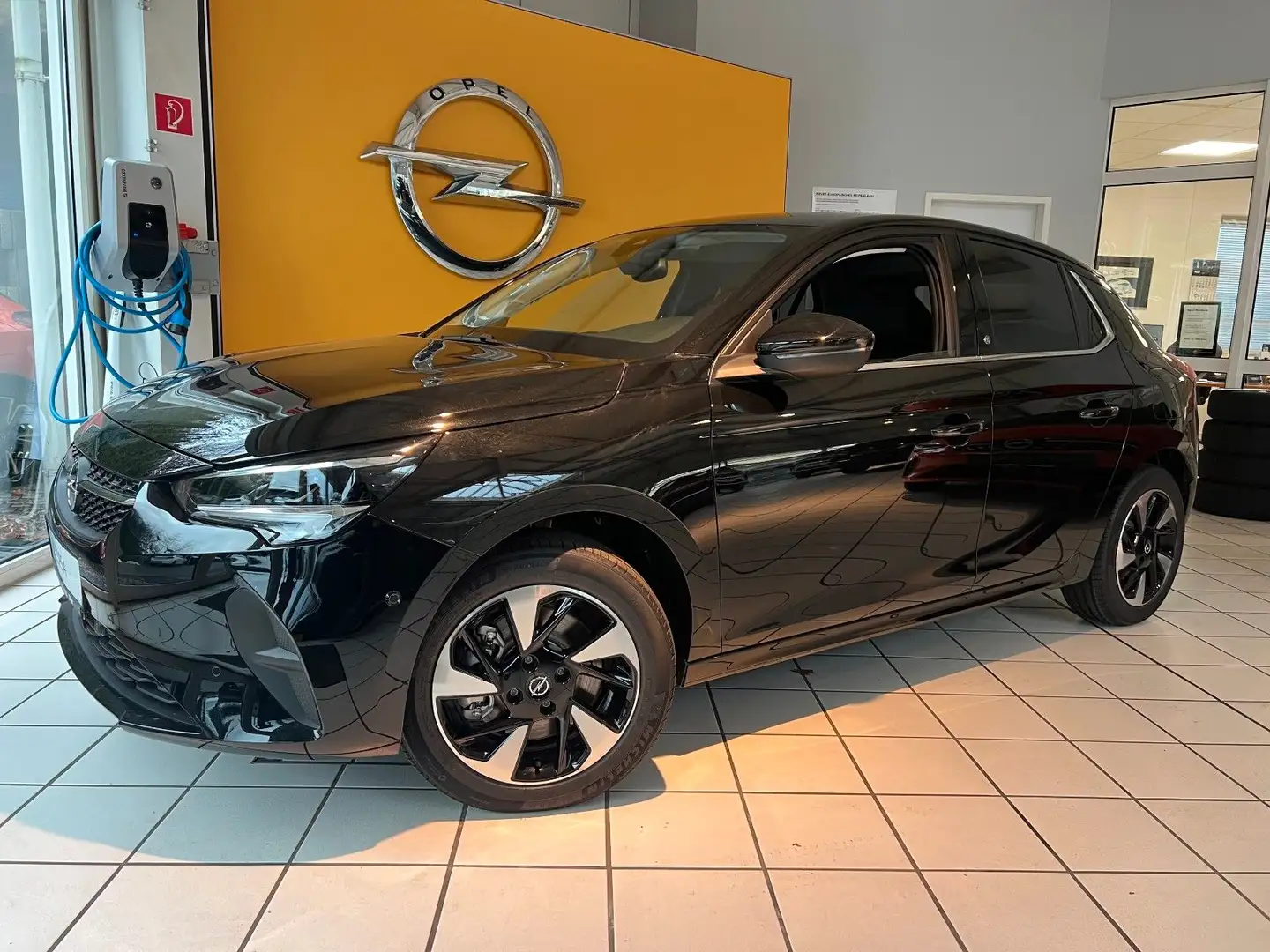 Opel Corsa F e Elegance Navi über Handy+LED+Kamera Schwarz - 1