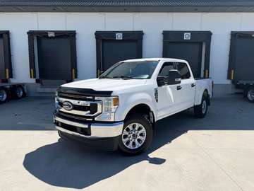 XLT 4WD Super Duty Crew Cab CLEAN TITLE NO ACCIDEN
