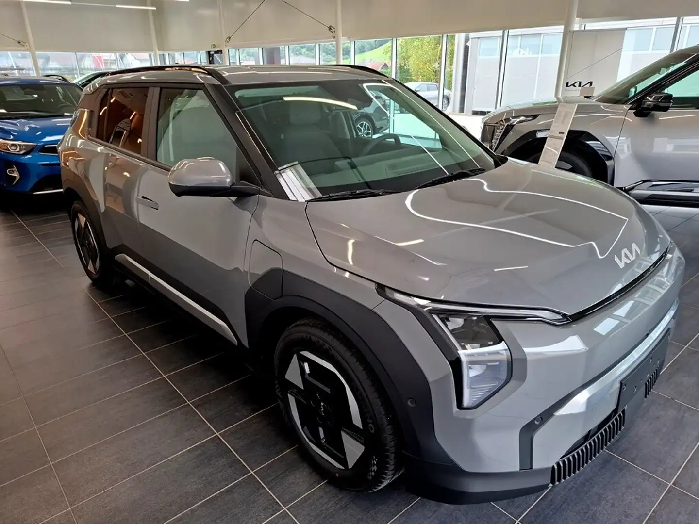 Kia EV3 FWD 81,4kWh Long Range Earth plus Grau - 2