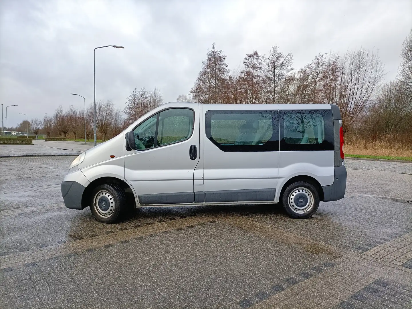Opel Vivaro Vivaro 2.0i Combi Benzine 9 Persoons L1H1 Срібний - 2