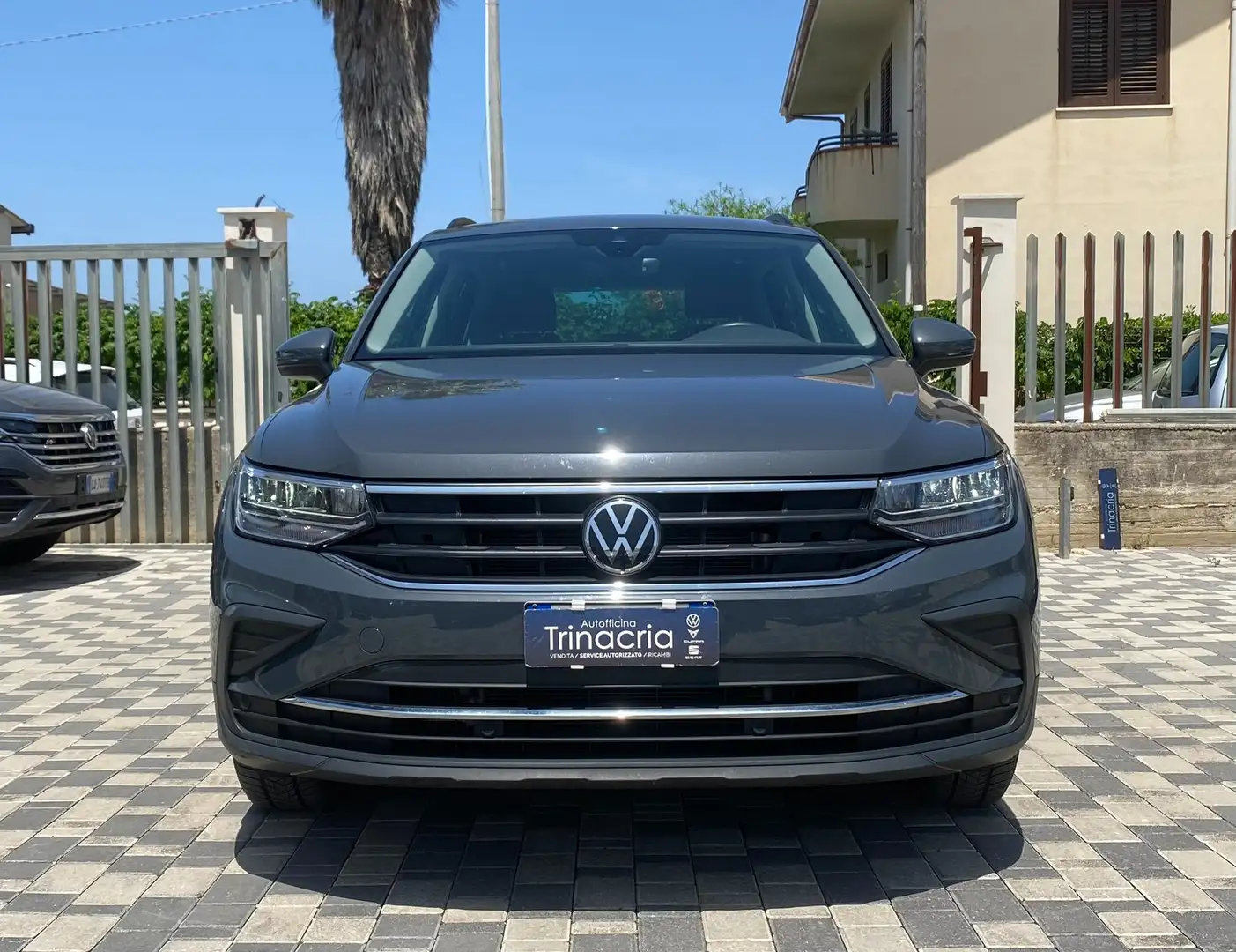 Volkswagen Tiguan Life 2.0 TDI 150CV DSG Grigio - 2