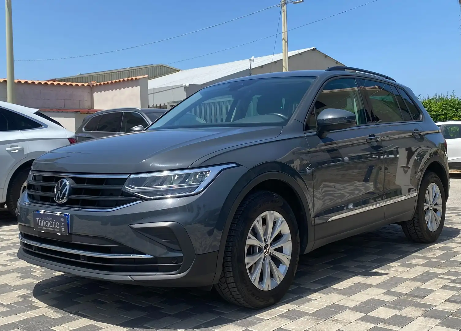 Volkswagen Tiguan Life 2.0 TDI 150CV DSG Grigio - 1