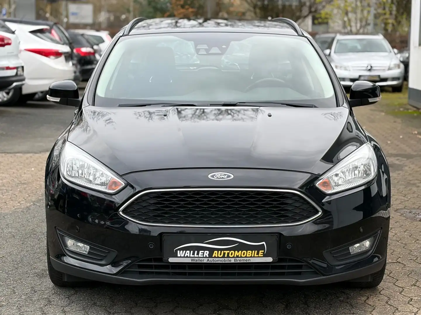 Ford Focus Turnier 1.5 TDCi PDC / SHZ / UNFALLFREI Schwarz - 2