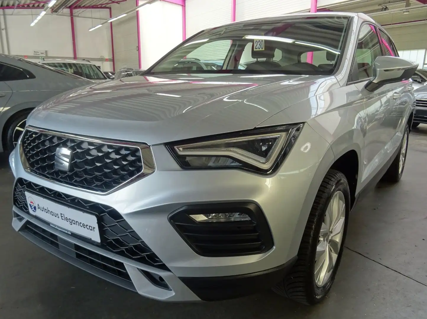 SEAT Ateca ATECA 1.5 TSI STYLE*AHK**WERKSGARANTIE** Silber - 1
