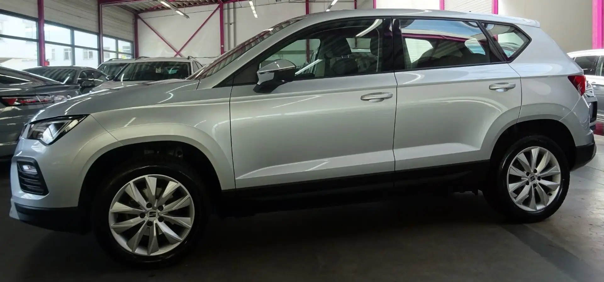 SEAT Ateca ATECA 1.5 TSI STYLE*AHK**WERKSGARANTIE** Silber - 2