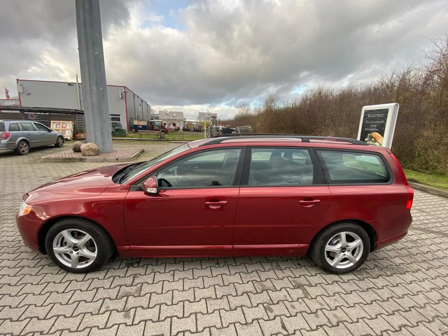 Volvo V70 V70 1.6D DRIVe Kinetic Rosso - 1