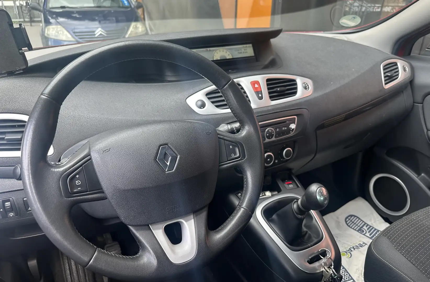 Renault Scenic 1.6i 16v Family - 2