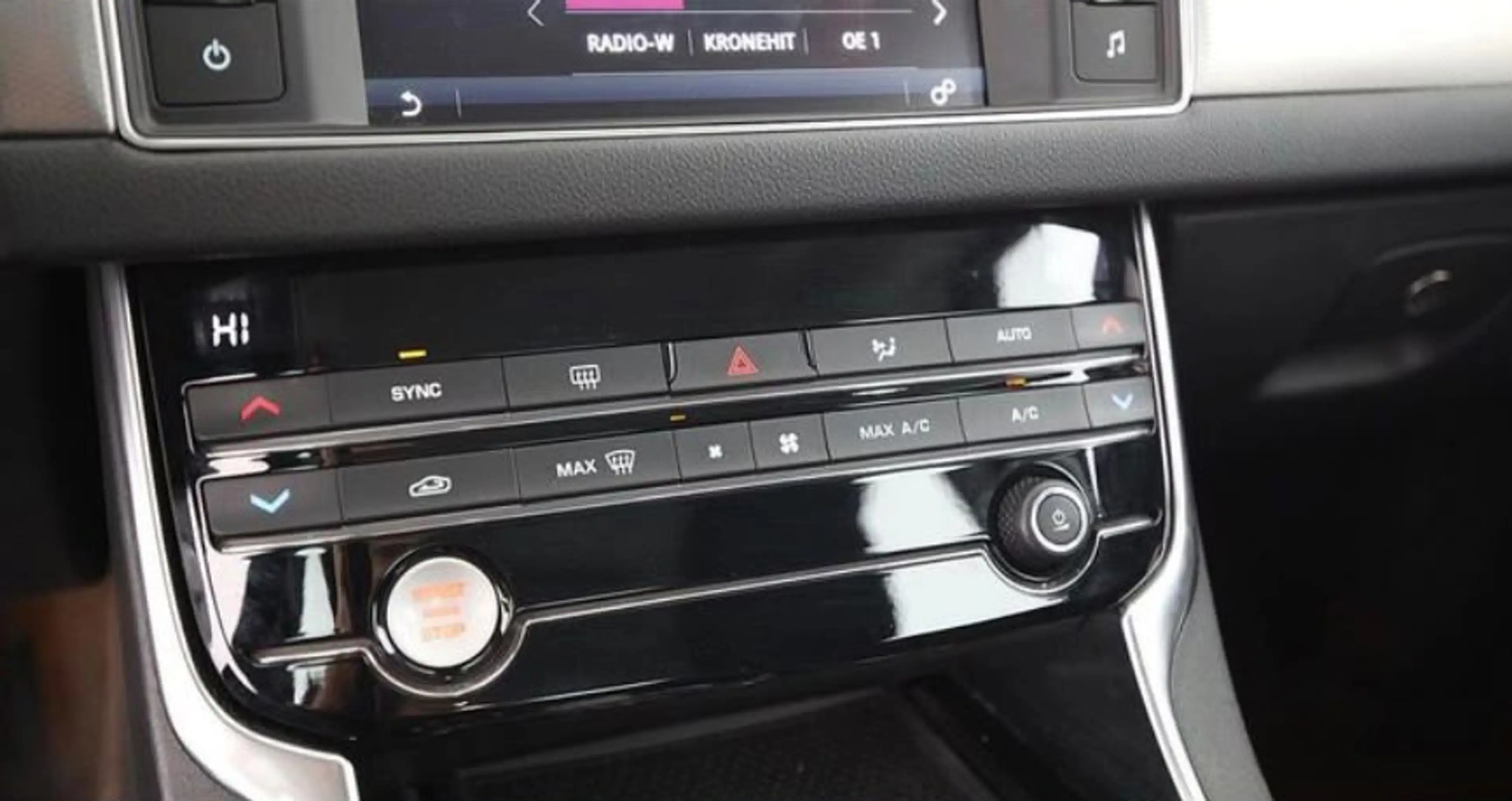 Jaguar XF Pure — photo 10