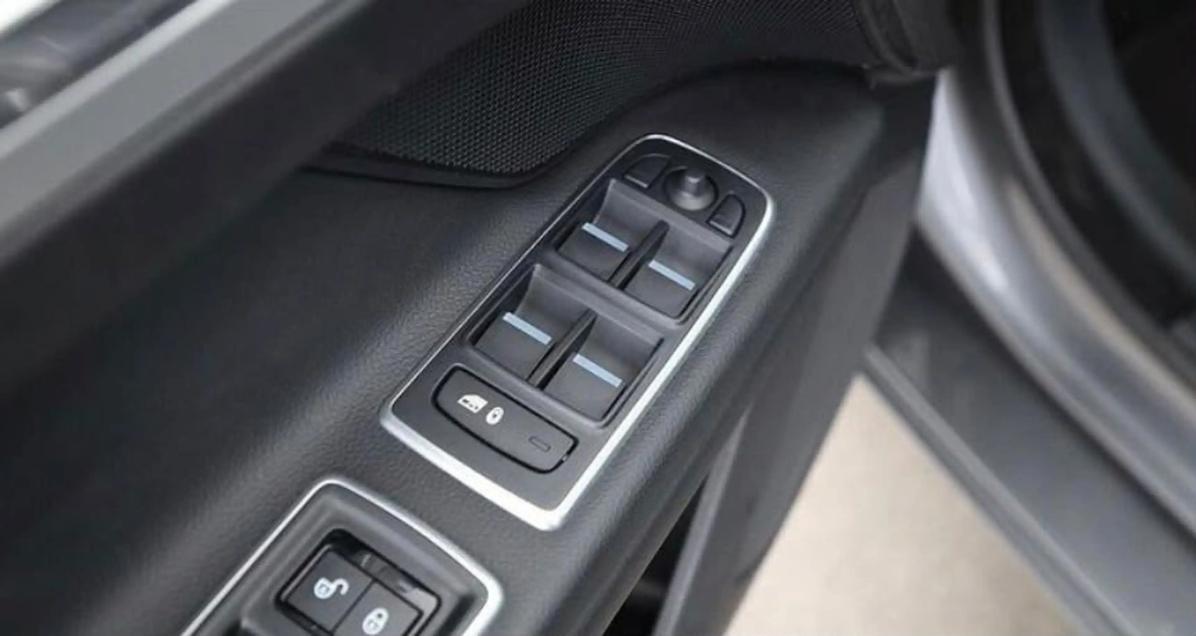 Jaguar XF Pure — photo 13