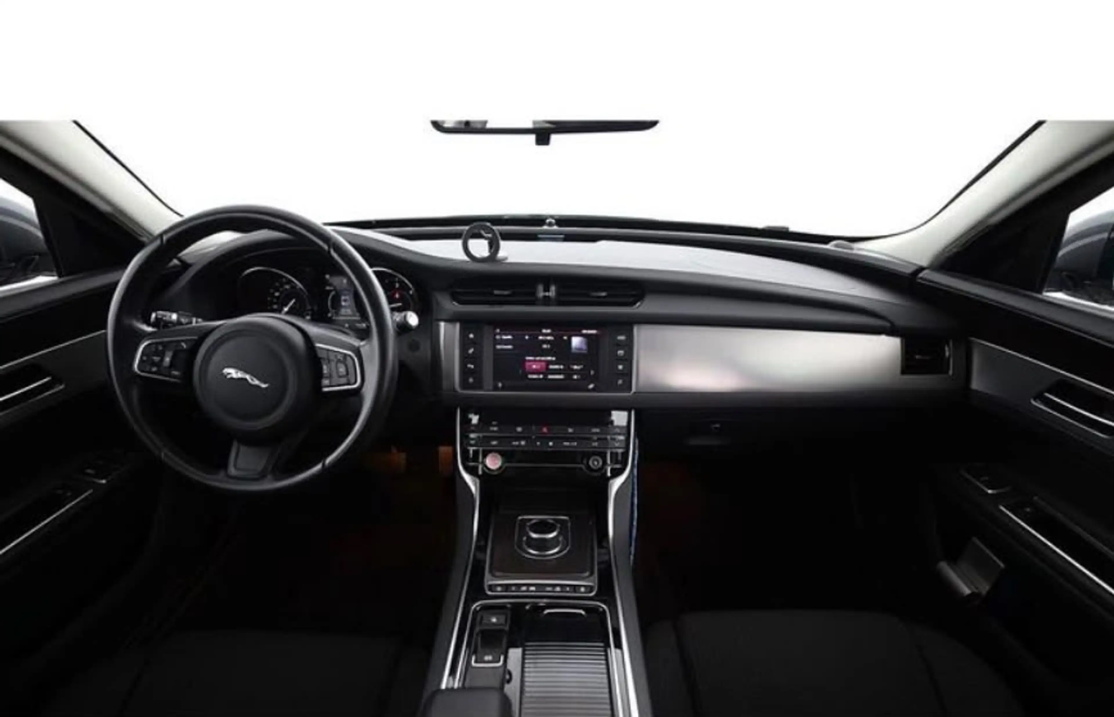Jaguar XF Pure — photo 7