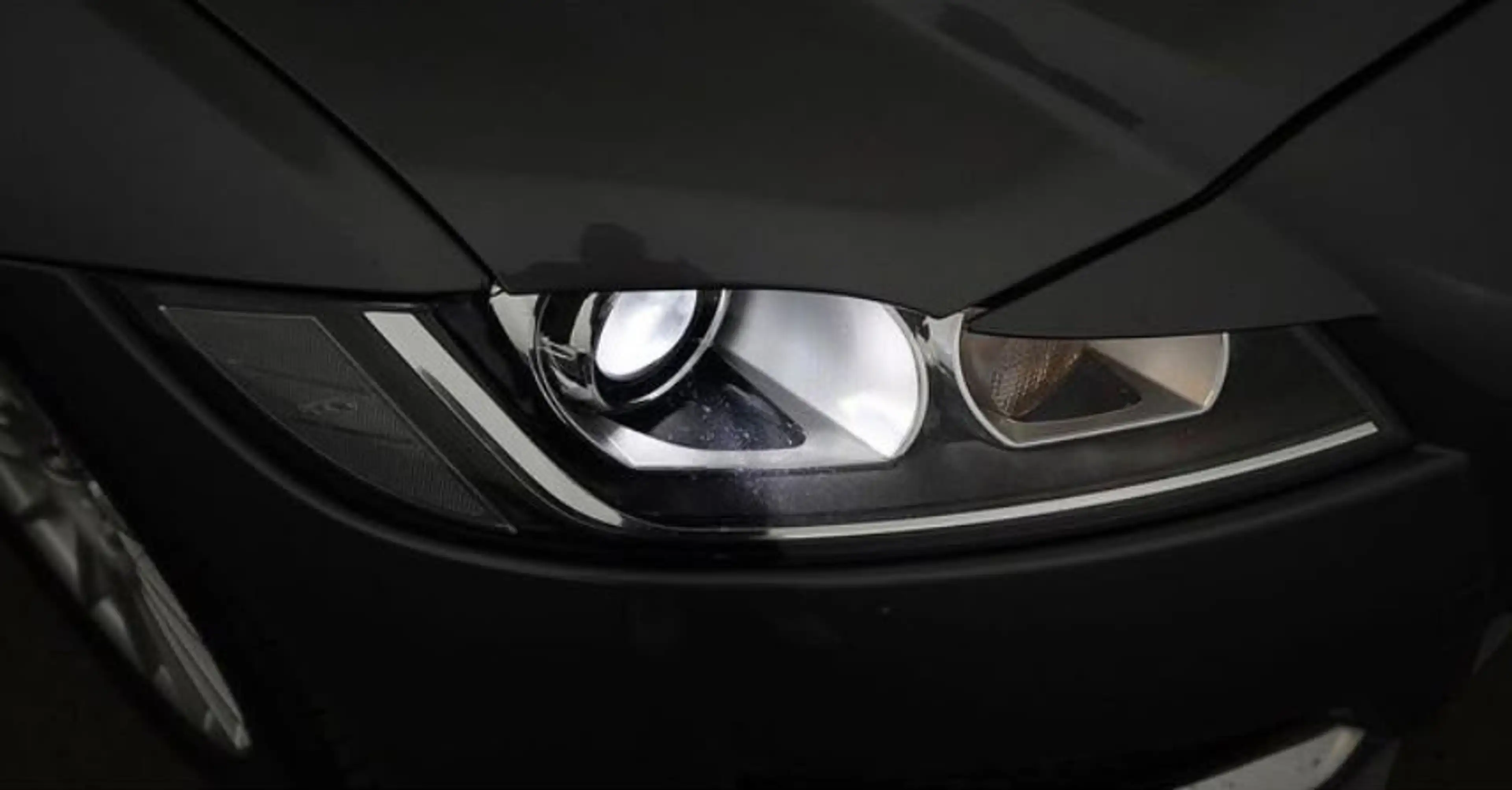 Jaguar XF Pure — photo 12