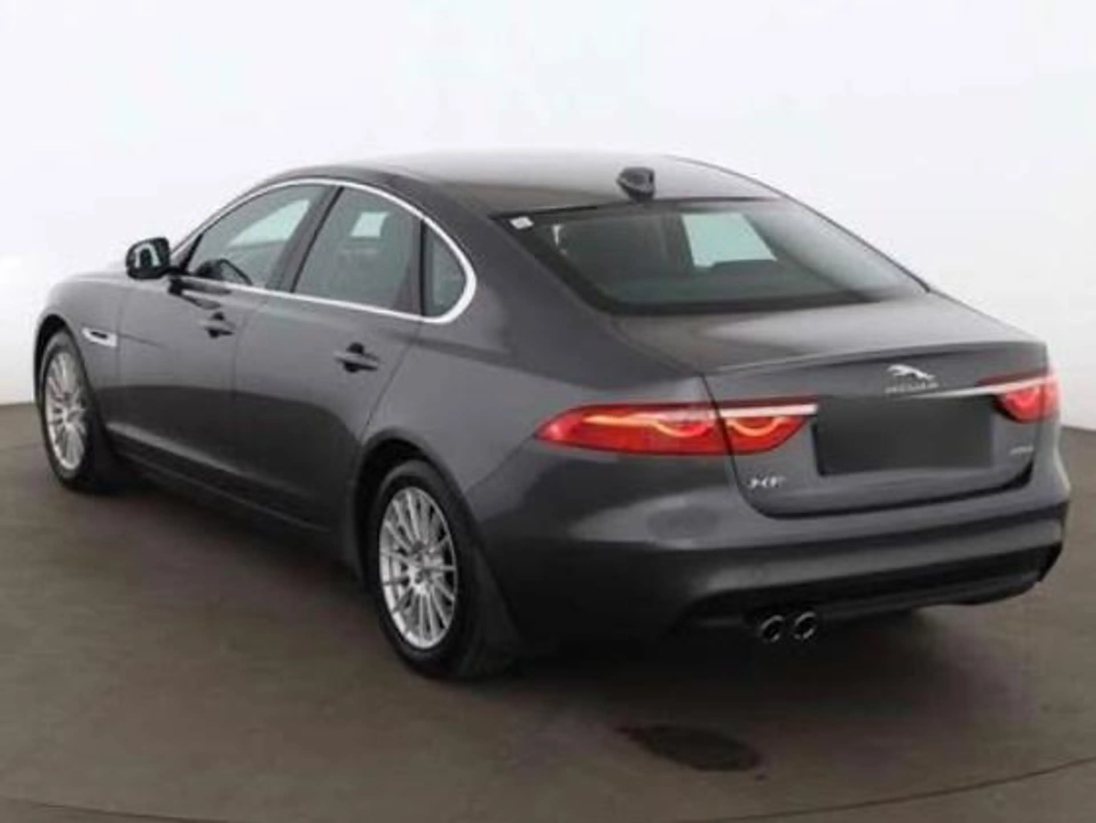 Jaguar XF Pure — photo 4