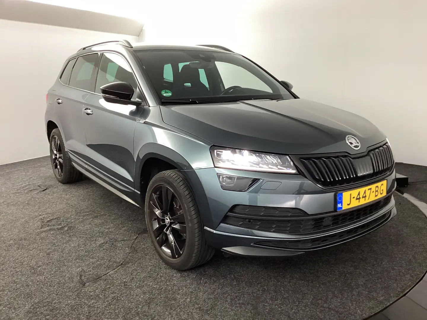 Skoda Karoq 1.5 TSI ACT Sportline Business | Automaat | Black Grijs - 2