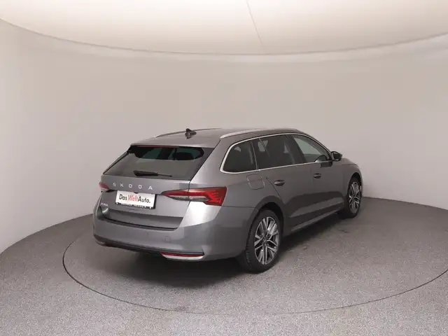 Skoda Octavia view 4