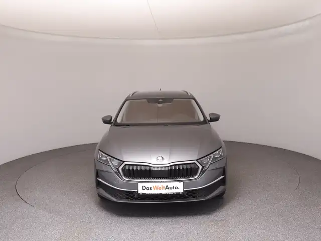 Skoda Octavia view 3