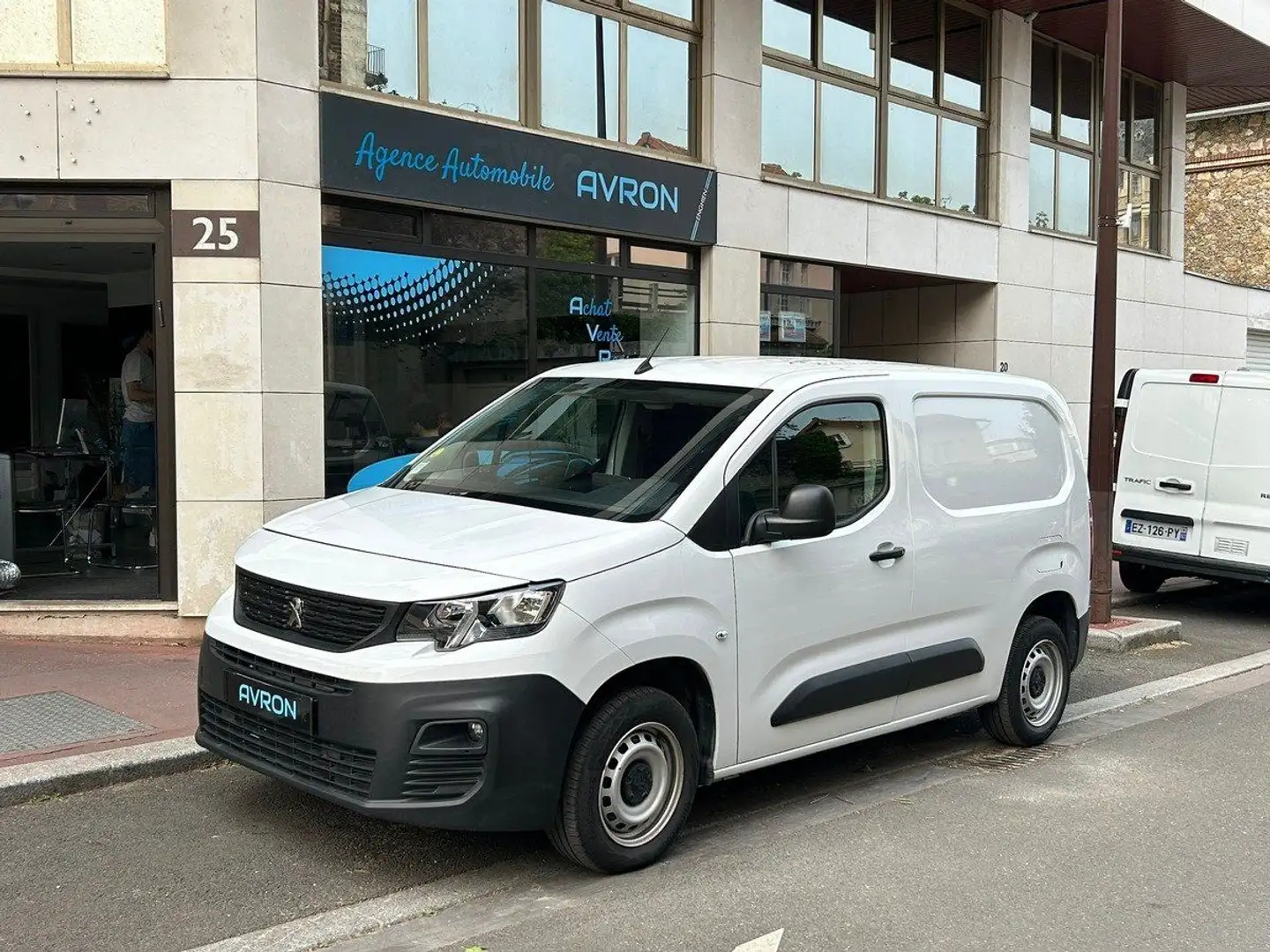 Peugeot Partner III (2) FOURGON 1.5 STANDARD 650 KG PREMIUM BVM6 Blanc - 1