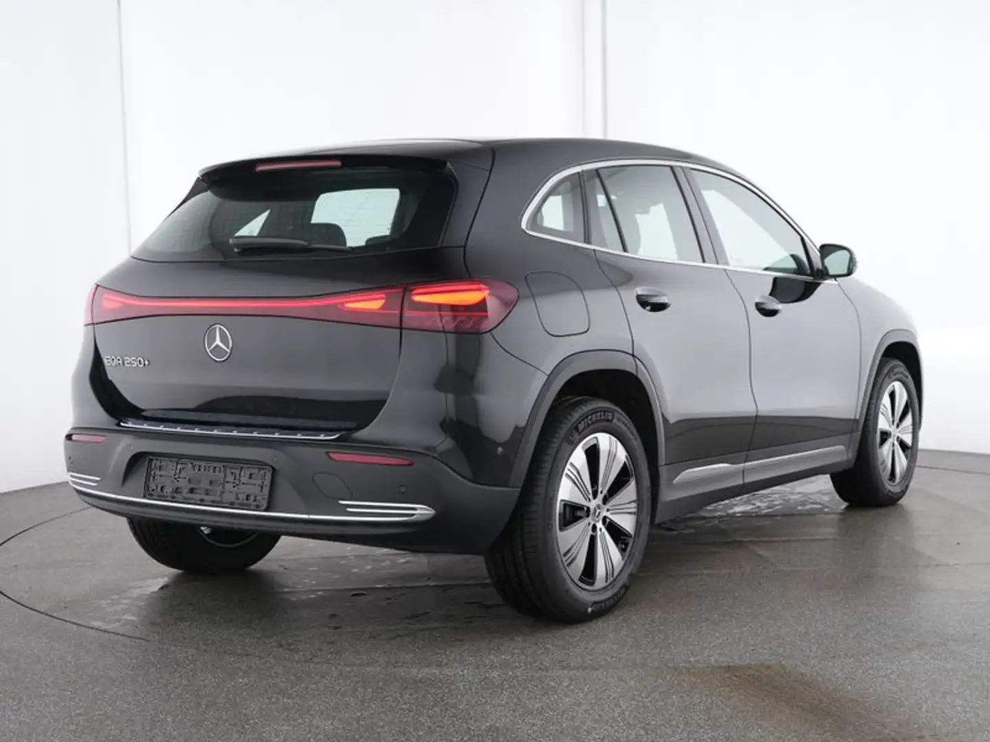 Mercedes-Benz EQA 250 + Progressive/Advanced/LED/DC-Laden/DAB Černá - 2