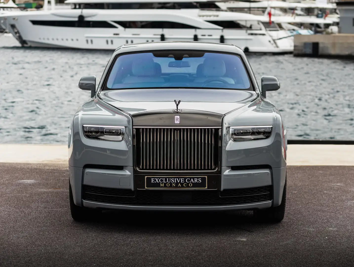 Rolls-Royce Phantom SWB V12 6.6 BI-TURBO 571 CV - MONACO siva - 2