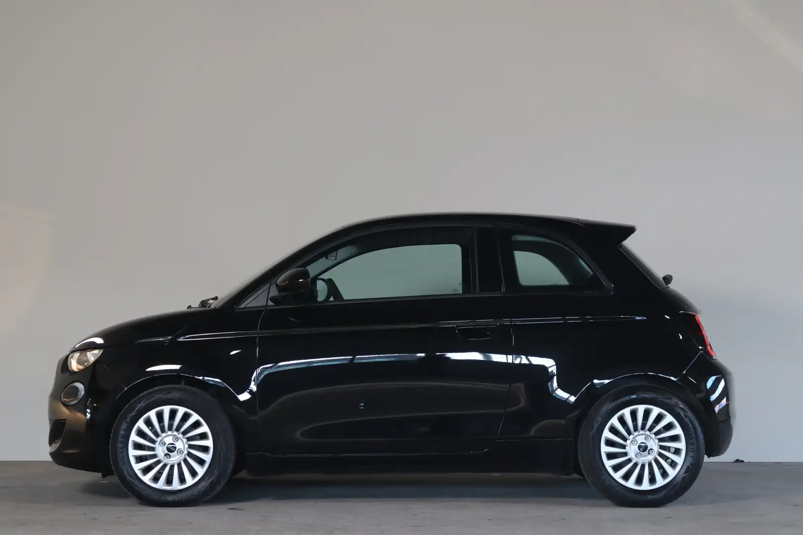 Fiat 500 Urban 42 kWh NL-Auto!! Climate I Apple Car-Play Schwarz - 2