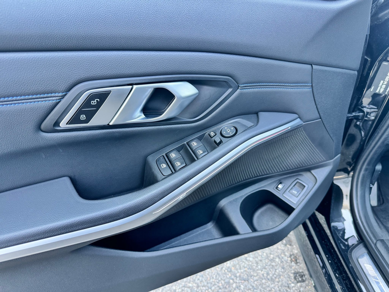 BMW 330 e xDrive Touring M Sport Head-Up Laserlicht ACC — photo 11