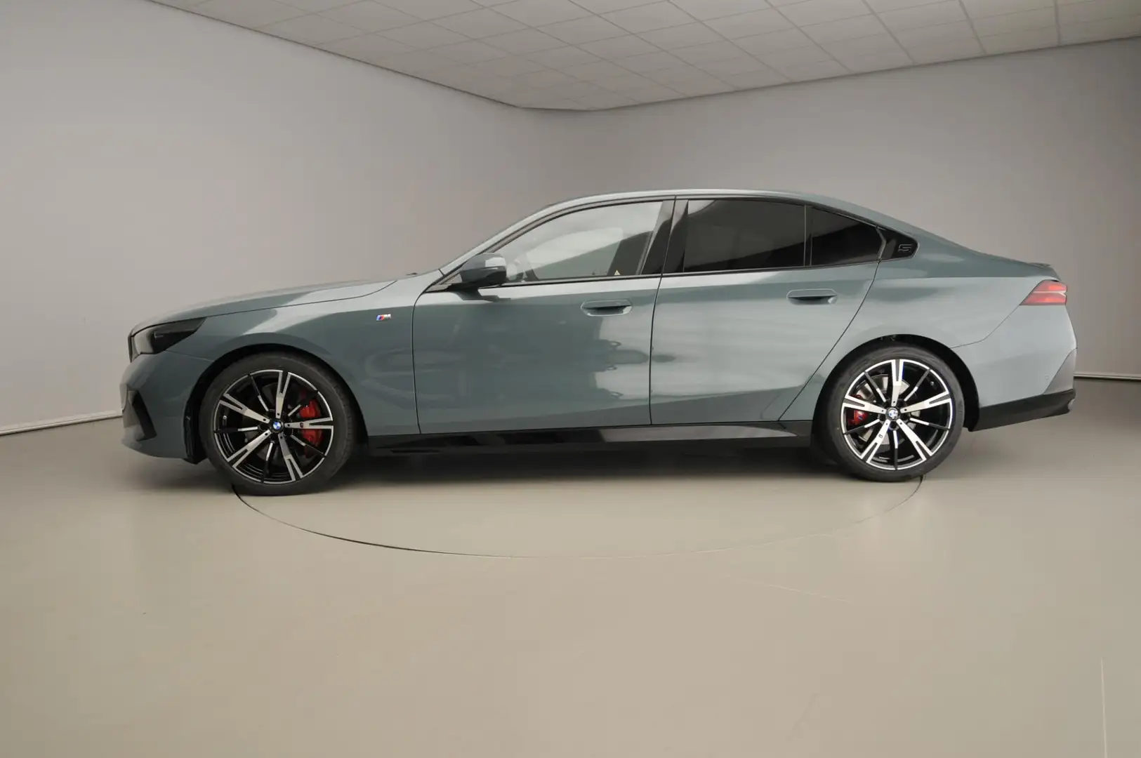 BMW 540 5 Serie Sedan 540d xDrive M-Sportpakket Pro / Trek Groen - 2