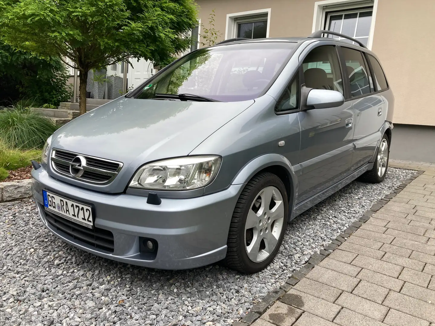 Opel Zafira Zafira 2.2 OPC Line Plateado - 1